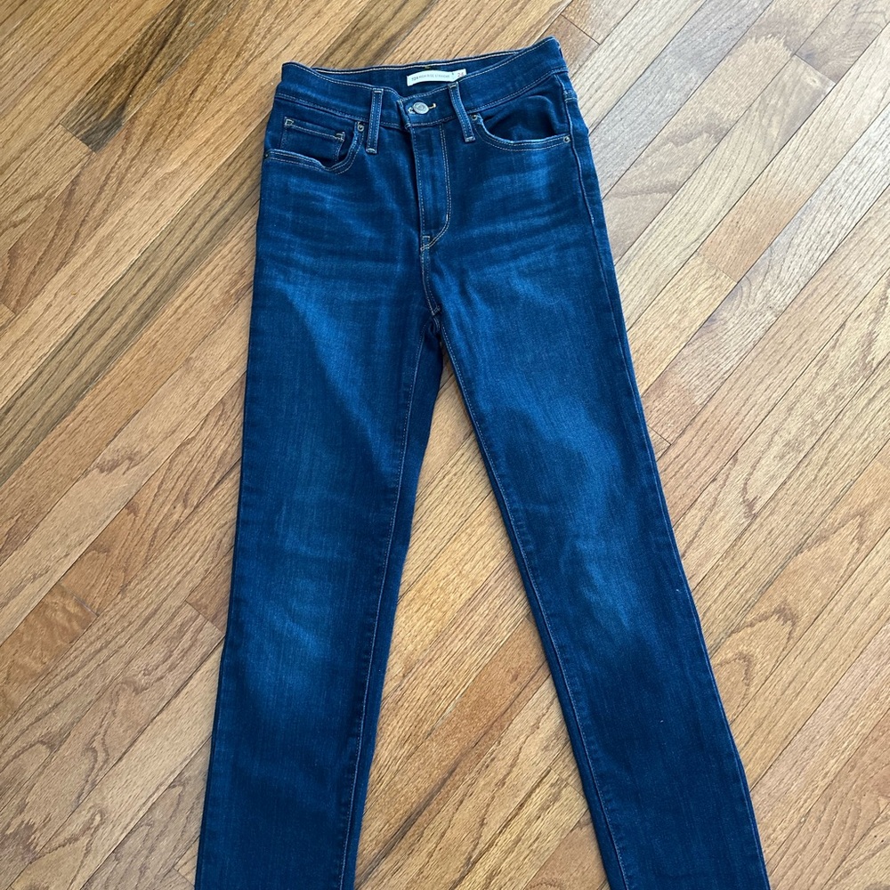 Levi 724 high rise straight jean